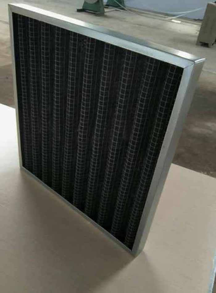 折疊式活性炭過濾器鋁型材外框，也可選用鍍鋅外框及不銹鋼，厚度為：21mm,25mm,46mm，50mm等其他多種厚度。