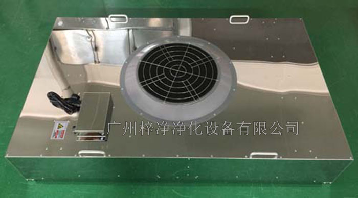 不銹鋼FFU廣泛應(yīng)用于電子、醫(yī)藥、生物工程、食品、化妝品等行業(yè)，如半導(dǎo)體生產(chǎn)線、藥品生產(chǎn)車(chē)間、實(shí)驗(yàn)室、手術(shù)室等，為各類(lèi)潔凈室提供穩(wěn)定的空氣潔凈度保障。